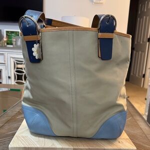 Vintage Coach Hampton SoHo canvas and leather tote in beige with blue accents